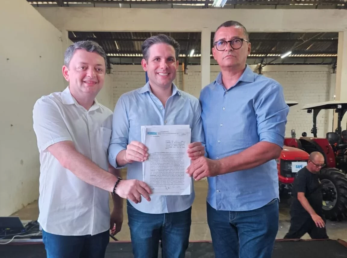 São Domingos do Cariri é contemplado com mais 2 km de asfalto pela CODEVASF e prefeito Onildo Lindberg comemora