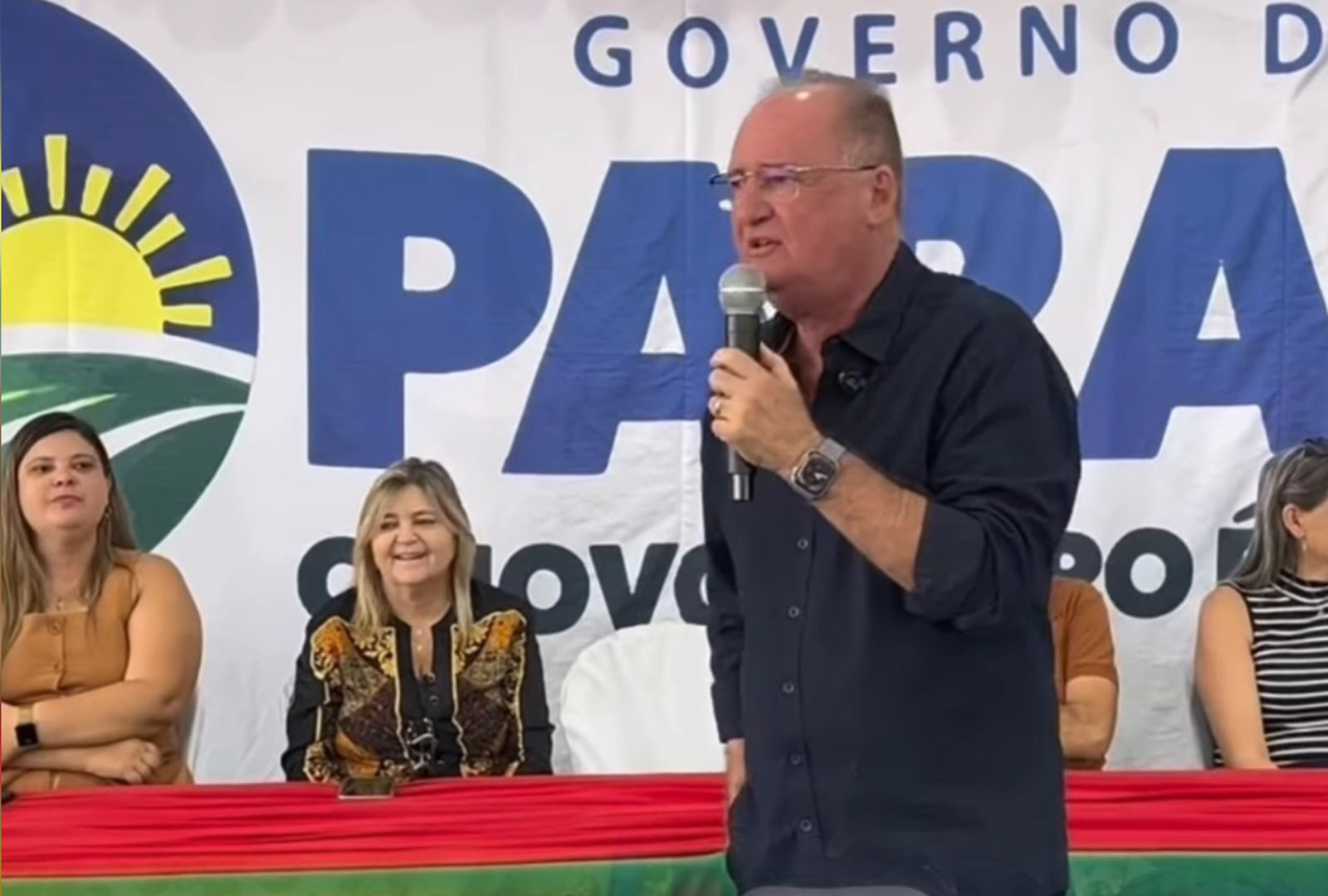 Prefeitura de Parari entrega kits escolares e anuncia novos investimentos na educação