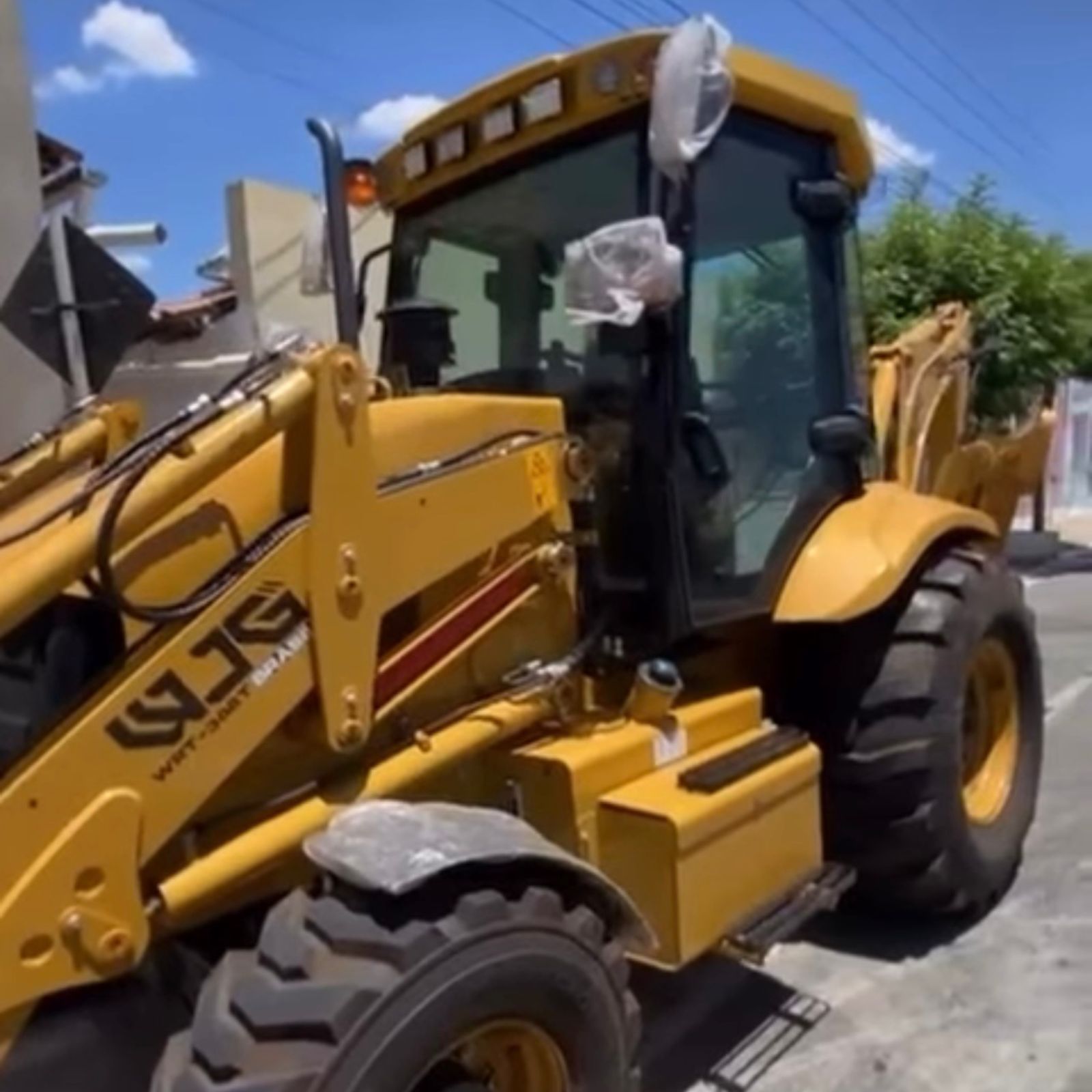 Prefeito de Parari anuncia chegada de nova máquina avaliada em mais de R$ 330 mil