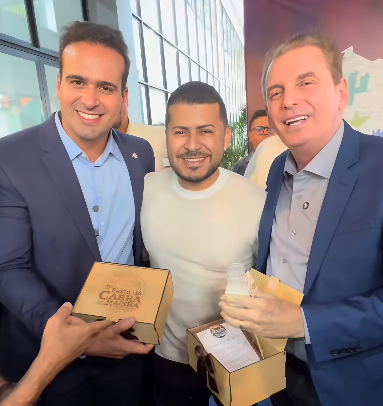 Prefeito Edglei Amorim participa da abertura do CONFEP e destaca a Festa da Cabra Rainha