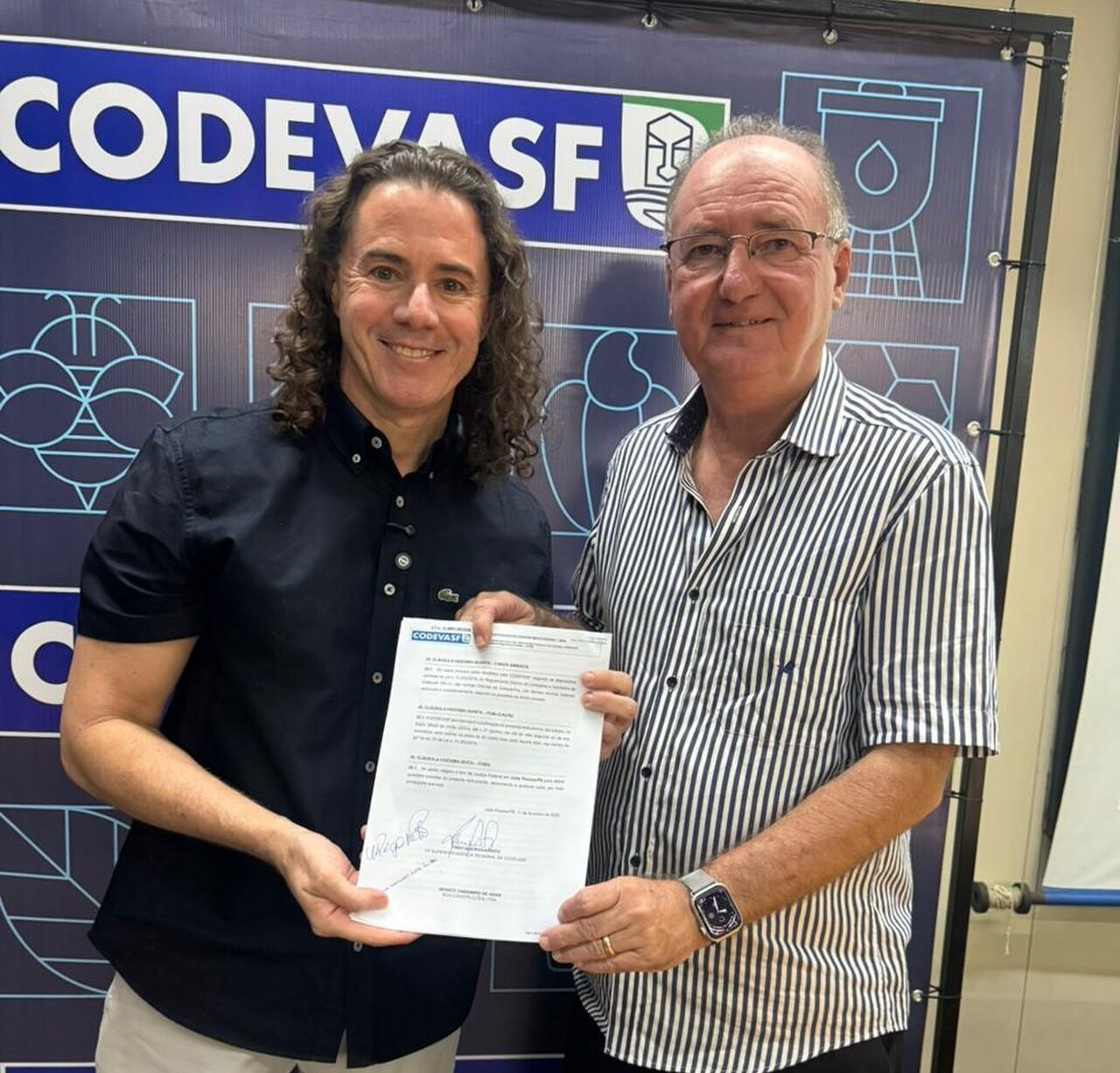 Prefeito de Parari garante R$ 1,8 milhão para pavimentação em intertravado após assinatura de Ordem de Serviço na CODEVASF