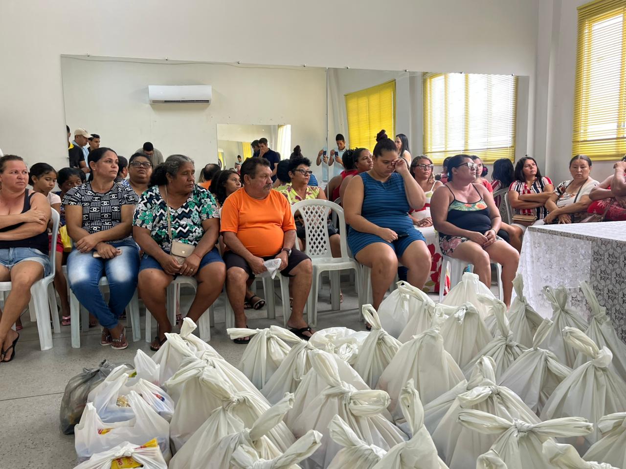 Prefeitura distribui alimentos que foram arrecadados nas inscrições da Corrida da Emancipação