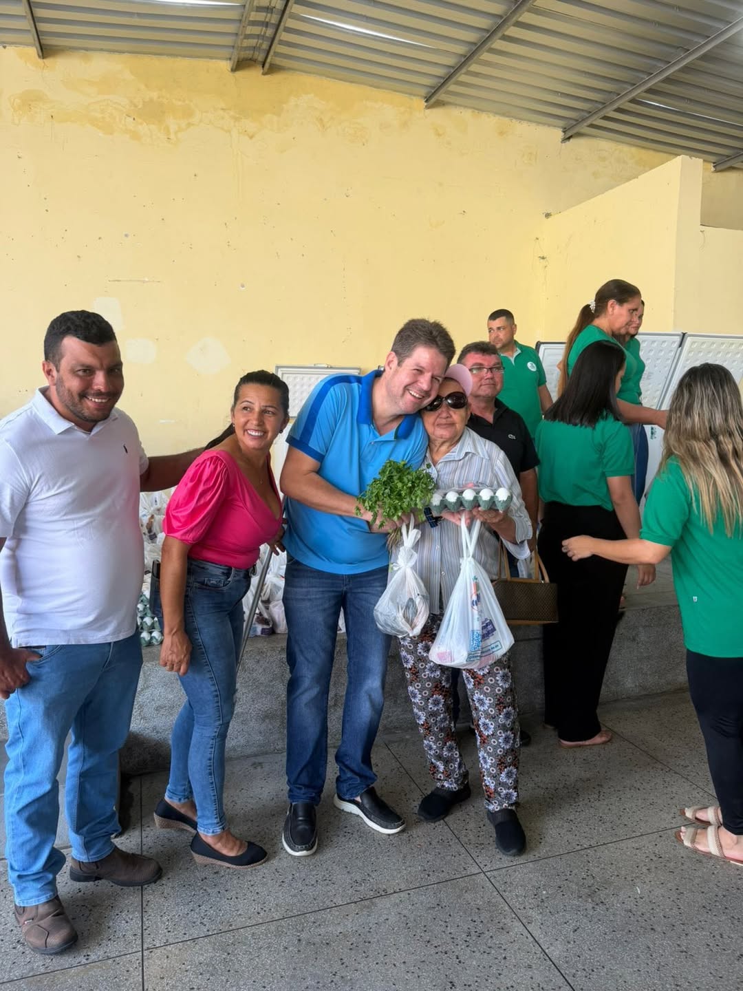 Prefeitura de Ouro Velho mantém tradição e realiza entrega de peixes na Semana Santa