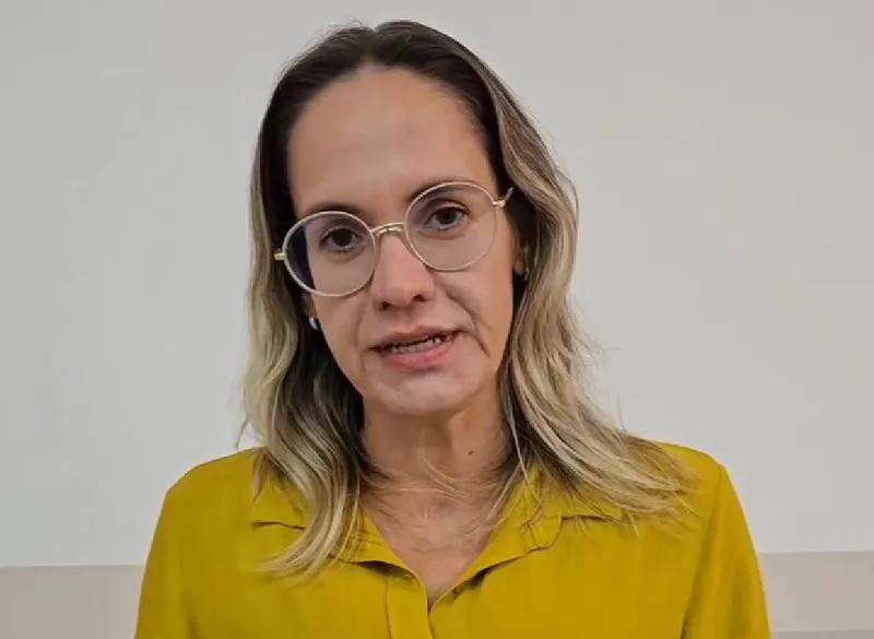 O primeiro ato oficial de Leo Bezerra prefeito; a exoneração de Janine Lucena